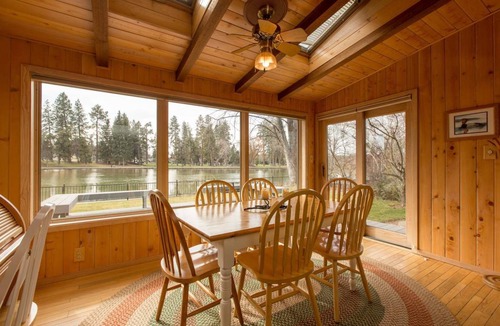 Bend House | 106 m² House ∙ 2 bedrooms ∙ 6 guests