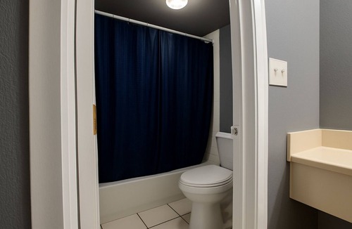 Jackson Apartment | 107 Gated King Bed Hotel Room