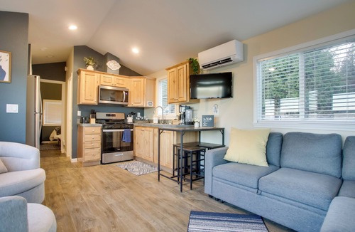 Port Hadlock Cottage | 11 Mi to Port Townsend Ferry: Cottage w/View!