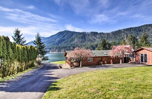 Eatonville House | 111 m² House ∙ 3 bedrooms ∙ 8 guests