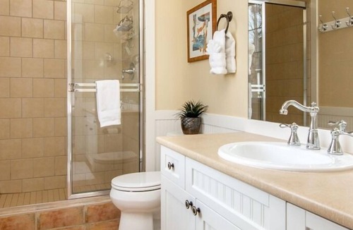 Oroville House | 113 Malarkey Lane (Beach Front)