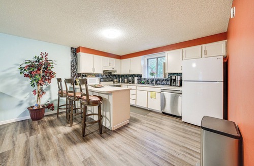 SeaTac Cabin | 12 Mi to Dtwn Seattle! Spacious Home w/Backyard
