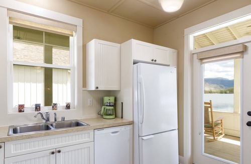 Oroville House | 125 Barefoot Lane (Beach Front)