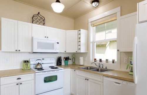 Oroville House | 125 Barefoot Lane (Beach Front)