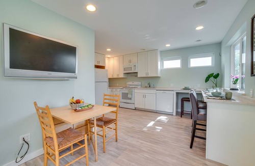 East Lake Hills Apartment | 13 Mi to Dtwn Seattle! 'The Nest' Apt w/Balcony