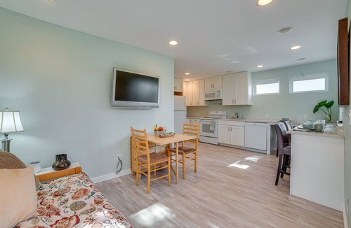 East Lake Hills Apartment | 13 Mi to Dtwn Seattle! 'The Nest' Apt w/Balcony