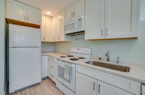 East Lake Hills Apartment | 13 Mi to Dtwn Seattle! 'The Nest' Apt w/Balcony