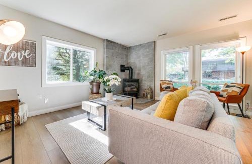 Newcastle Apartment | 13 Mi to Lumen Field & Dtwn Seattle! Cozy Retreat
