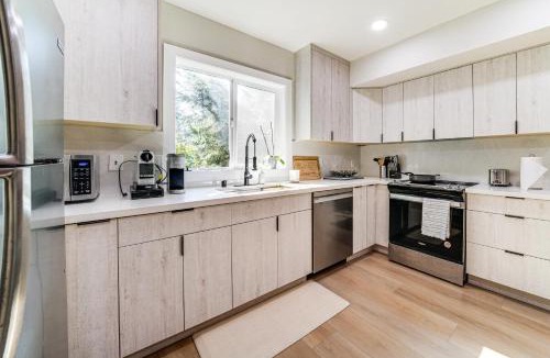 Newcastle Apartment | 13 Mi to Lumen Field & Dtwn Seattle! Cozy Retreat