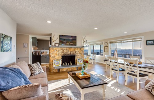 Northeast Tacoma Apartment | 130 m² Apartment ∙ 3 bedrooms ∙ 8 guests