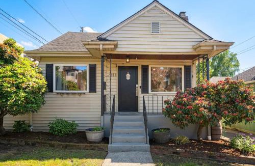 Roosevelt House | 139 - City Oasis - Office, Yard, and BBQ