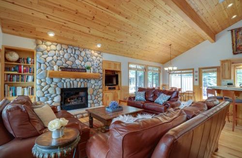 Sunriver House | 14 Goldfinch