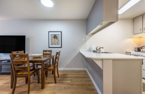 Hood River Condo | 15 Lodge Condo with Hood River Bridge View by RedAwning