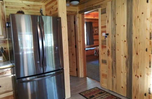 Island Park Cabin | 15 min to Yellowstone. Newly built in 2018 this cabin is meticulous . WIFI ÷ AC