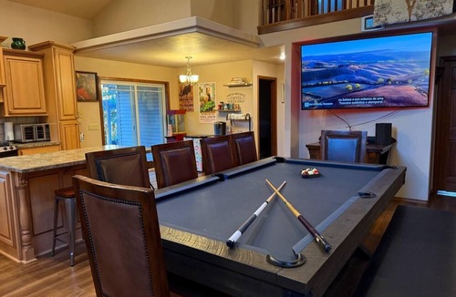 Pinehurst House | 15 mins to Silver Mtn Resort! Hot tub, pool table