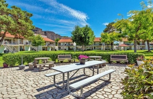 Quincy Condo | #150 Condo near large pool & shuttle to Gorge Amp-book separately