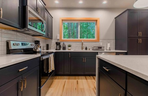 Warnick Ski Chalet | 15GS - Hot Tub - WIFI- Pets Ok