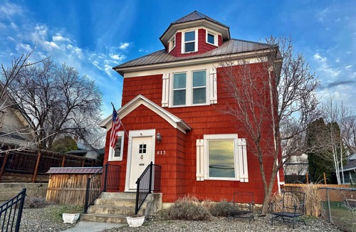 Lewiston House | 1910 Victorian · River Views · Walk to LCSC · Sleeps 12