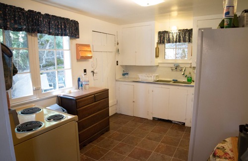 Klamath Falls House | 1930's Historic cabin on Lake of the Woods waterfront. Memories are made here.