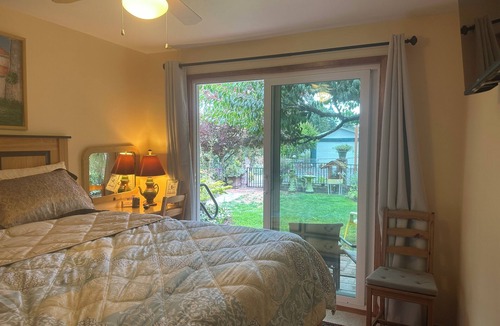 Des Moines House | 1Bedroom-2PAX-Seattle Kinghorn Garden Stay Minutes from airport@Des Moines,WA.