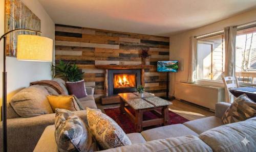 Bend House | 1BR Condo near Mt Bachelor with Resort Amenities