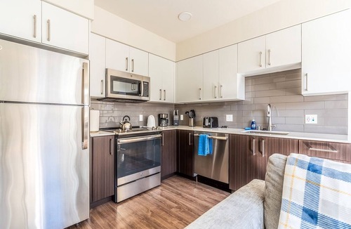 West Bellevue Apartment | 1BR | Gym, Views | Bellevue | Sophari Parkside J