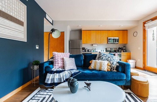 Northwest Bellevue Bed & Breakfast | 1BR | Modern, Chic, AC | Bellevue | Sophari East A