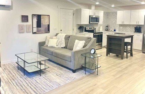 Downtown Vancouver Apartment | 1BR Studio Near Dining & Shops w/Patio