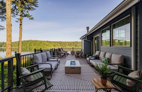 Dunes City House | $1M Lakefront View, Private Dock, Kayaks, Hot Tub