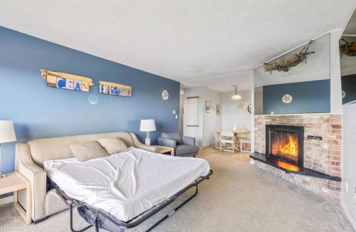 Ocean Shores House | 1st Floor Family Suite with Full Kitchen - Pool and Hot Tub