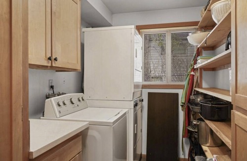 Sunriver House | 2-4 Minute Walk to the Village! Sunriver home for large groups!