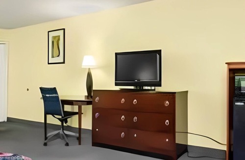Orlinda Hotel | 2 Accommodations for Family or Group Stay near Kentucky Downs | Free Parking