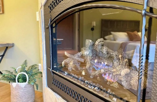 Port Angeles Apartment | #2 Alder Queen Room - Fireplace in Olympic Nat'l Pk