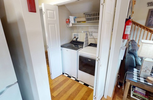 Knoxville Cabin | 2 bd Cabin, Hot tub, UTK/Neyland, Smokys, 16acres, FP, Arcade, Fishing