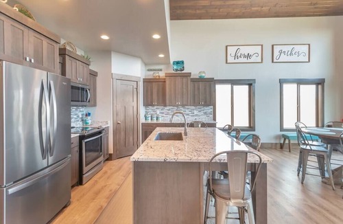 Sweetwater House | 2 Bear Lake House - Stunning Views, Spa Onsite! (35+ Guests)