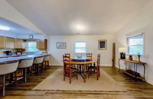 Farmers Cabin | 2 Bed/2 Bath with Large Kitchen/Gathering Space #8