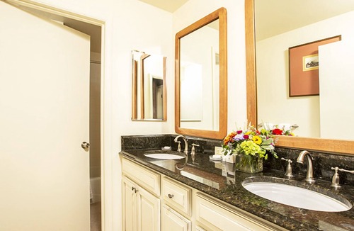 Elkhorn Hotel | 2-Bed Village Condo w/Mountain Views & Steps from Shops, Dining & Outdoor Pool