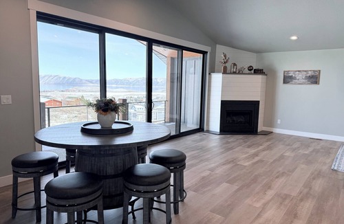 Sweetwater Apartment | 2-bedroom apartment in marvelous Garden City with AC