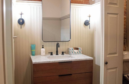 Marshall Apartment | 2-bedroom Beautiful, large DTown Marshall Apartment with WiFi, AC