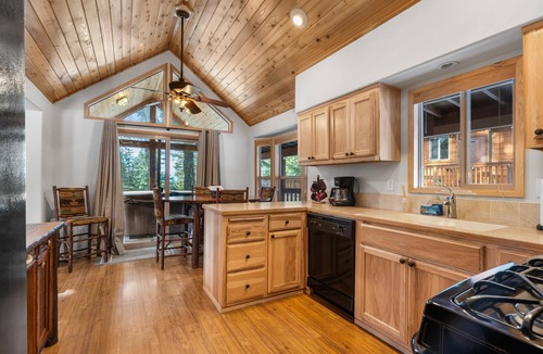 Ashland Cabin | 2 bedroom cabin plus loft, huge deck, lodge-style furnishings.