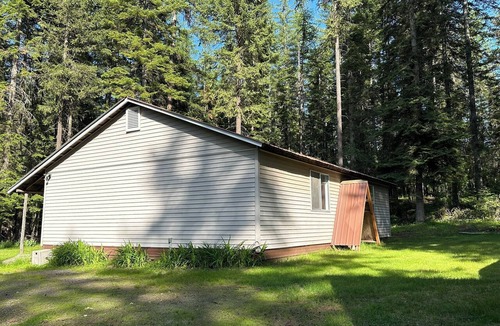St. Maries Cottage | 2-bedroom Cozy Cottage located in the Woods in North Idaho-A Perfect Getaway!