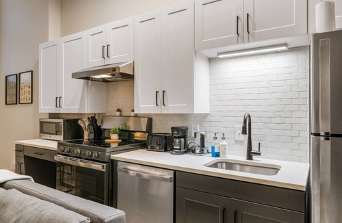 Downtown Cincinnati Apartment | 2-Bedroom Downtown Near Fountain Square & UC+ Wifi