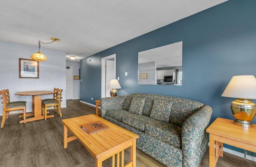 Ocean Shores Condo | 2-Bedroom Family Suite With Kitchen - Pet-Friendly