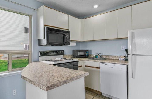 Ocean Shores Condo | 2-Bedroom Family Suite With Kitchen - Pet-Friendly