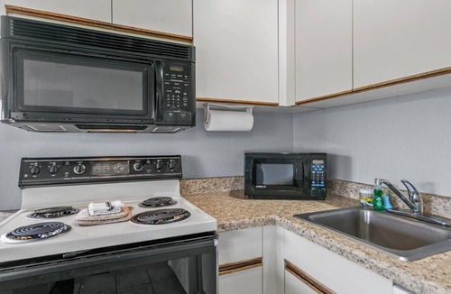 Ocean Shores Condo | 2-Bedroom Family Suite With Kitchen - Pet-Friendly