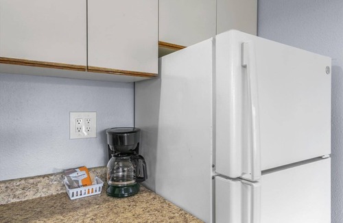 Ocean Shores Condo | 2-Bedroom Family Suite With Kitchen - Pet-Friendly