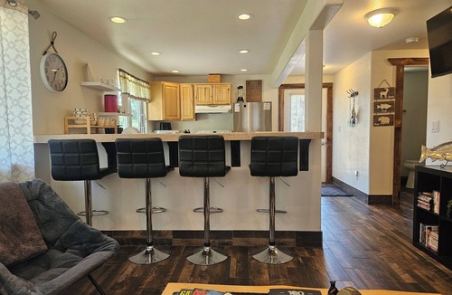 Davenport House | 2-bedroom fully stocked home near Fort Spokane boat launch, park, and beach.
