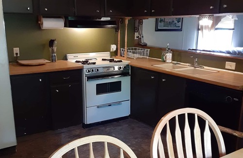 Henrieville House | 2-bedroom mobile home just 15 minutes to Bryce Canyon National Park