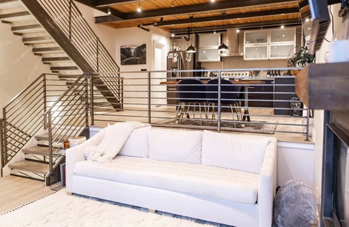 Southeast Magnolia House | 2-bedroom townhome in marvelous Seattle with office & Peloton, WIFI & AC