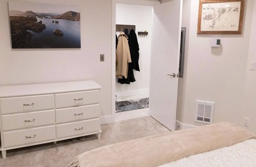 Southeast Magnolia House | 2-bedroom townhome in marvelous Seattle with office & Peloton, WIFI & AC